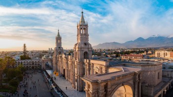 Plaza_de_Armas_Arequipa.jpg